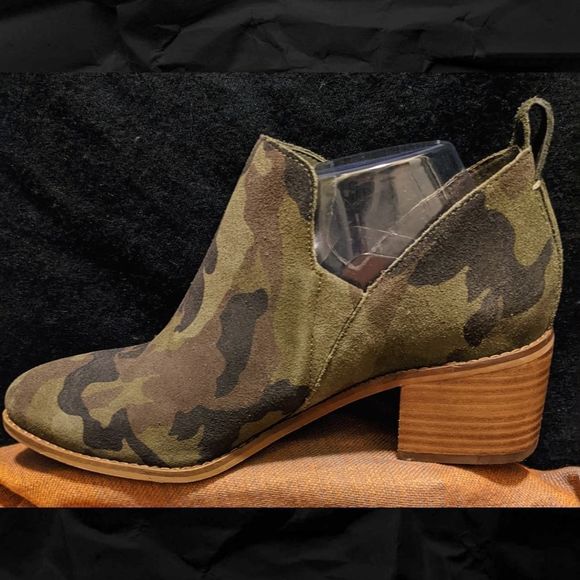 1. State Idania Camo ankle boots - EUC - Picture 3 of 8